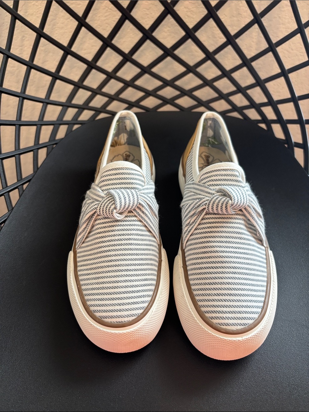 Tommy Bahama Canvas Slip On Platform Shoes Sneakers Blue & White Stripe Sz 7